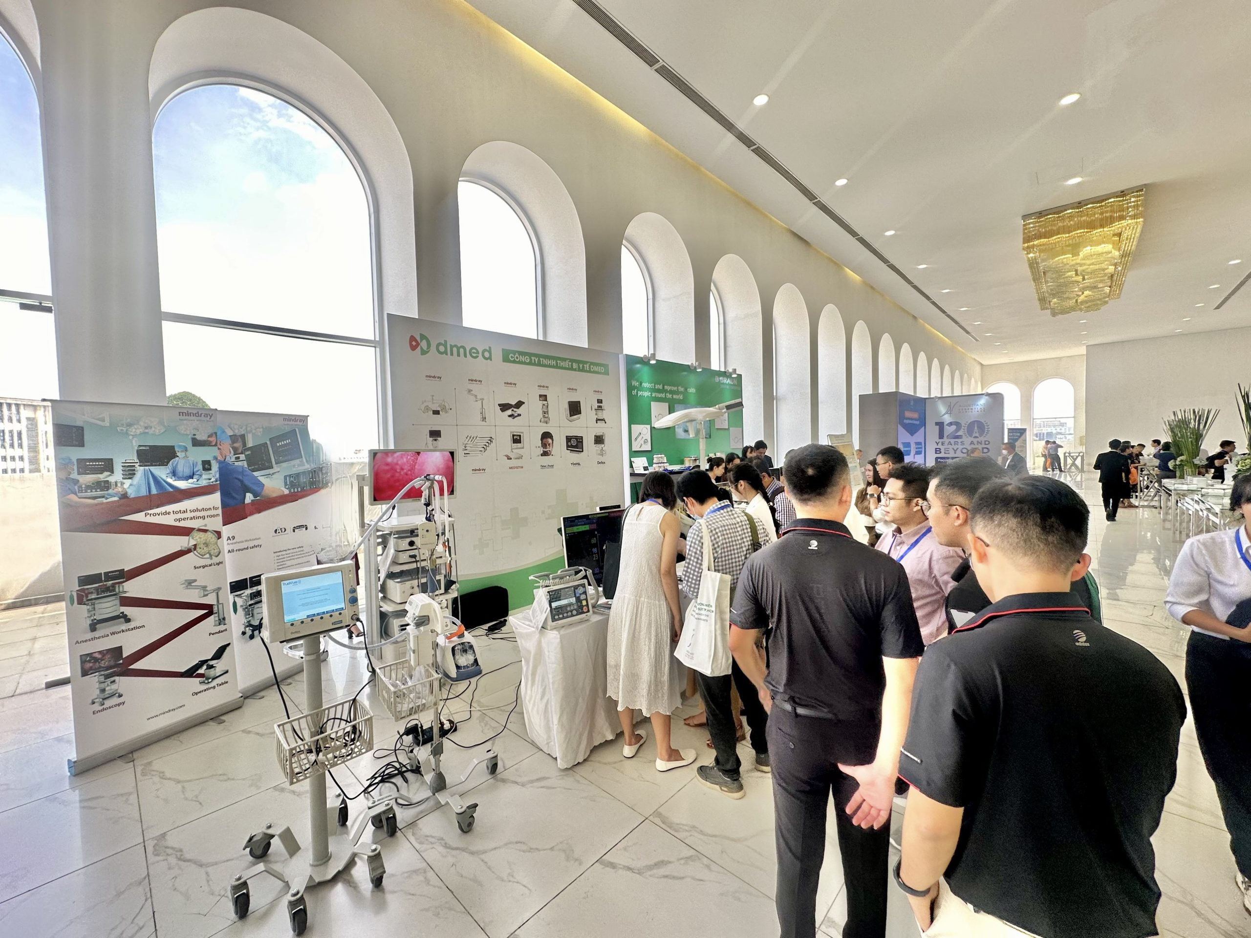 Gian hàng DMED tại Hội nghị Khoa học Thường niên Liên Chi hội Gây mê Hồi sức TP.HCM 2024 - hình 1