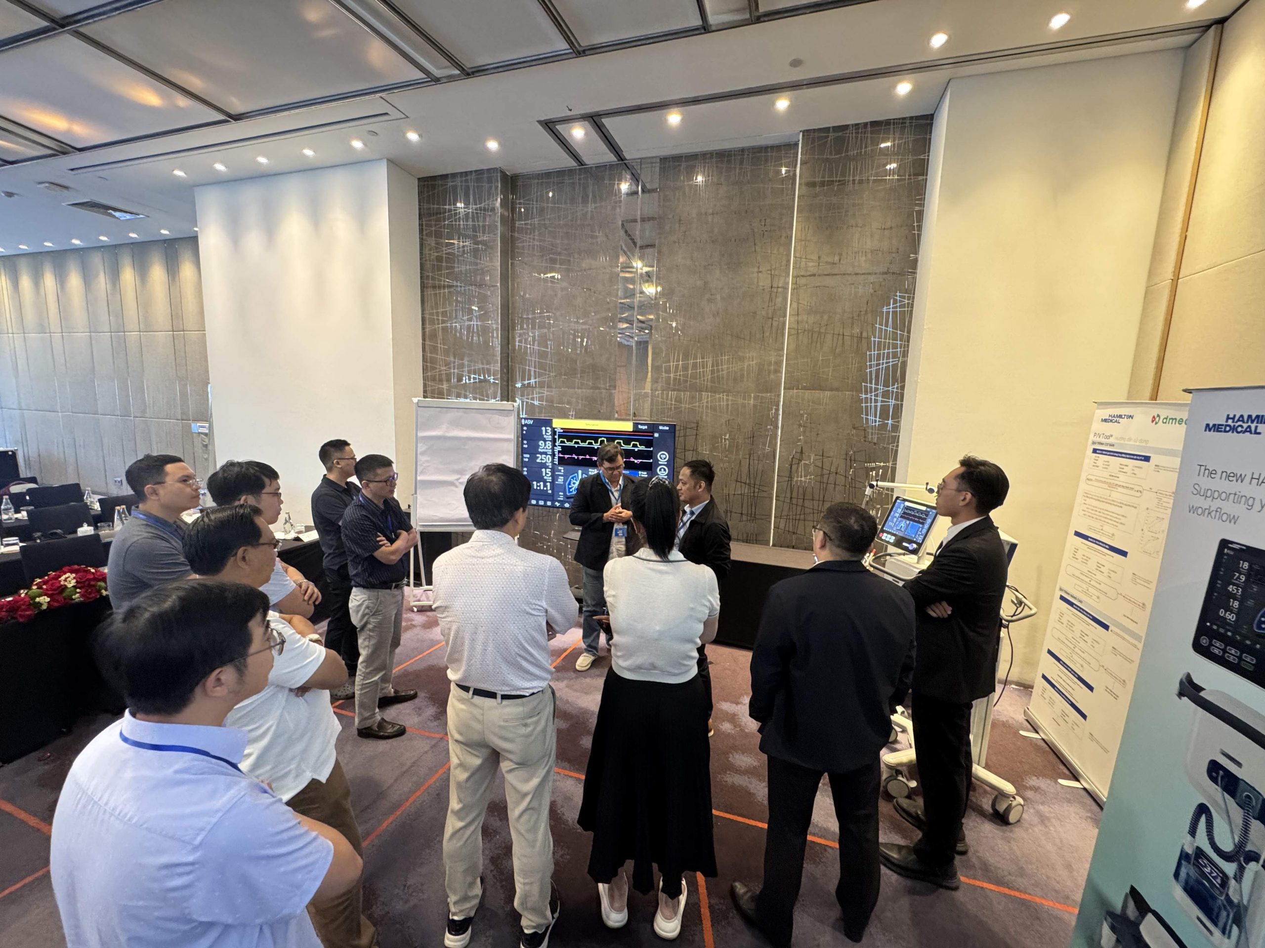 Bác sĩ Việt Nam trao đổi chuyên môn — hình 9