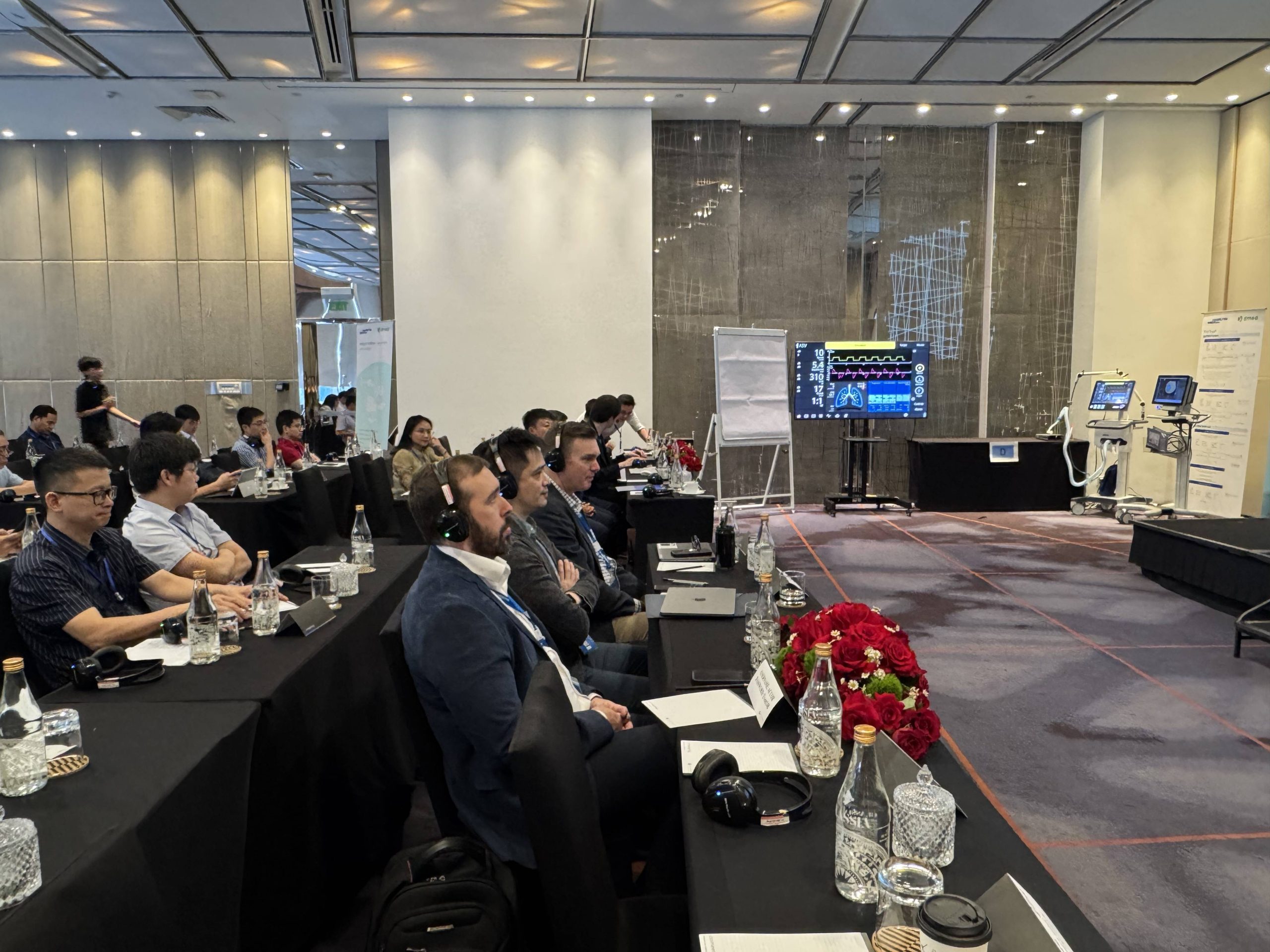 Chủ tọa và diễn giả tại workshop — hình 20A